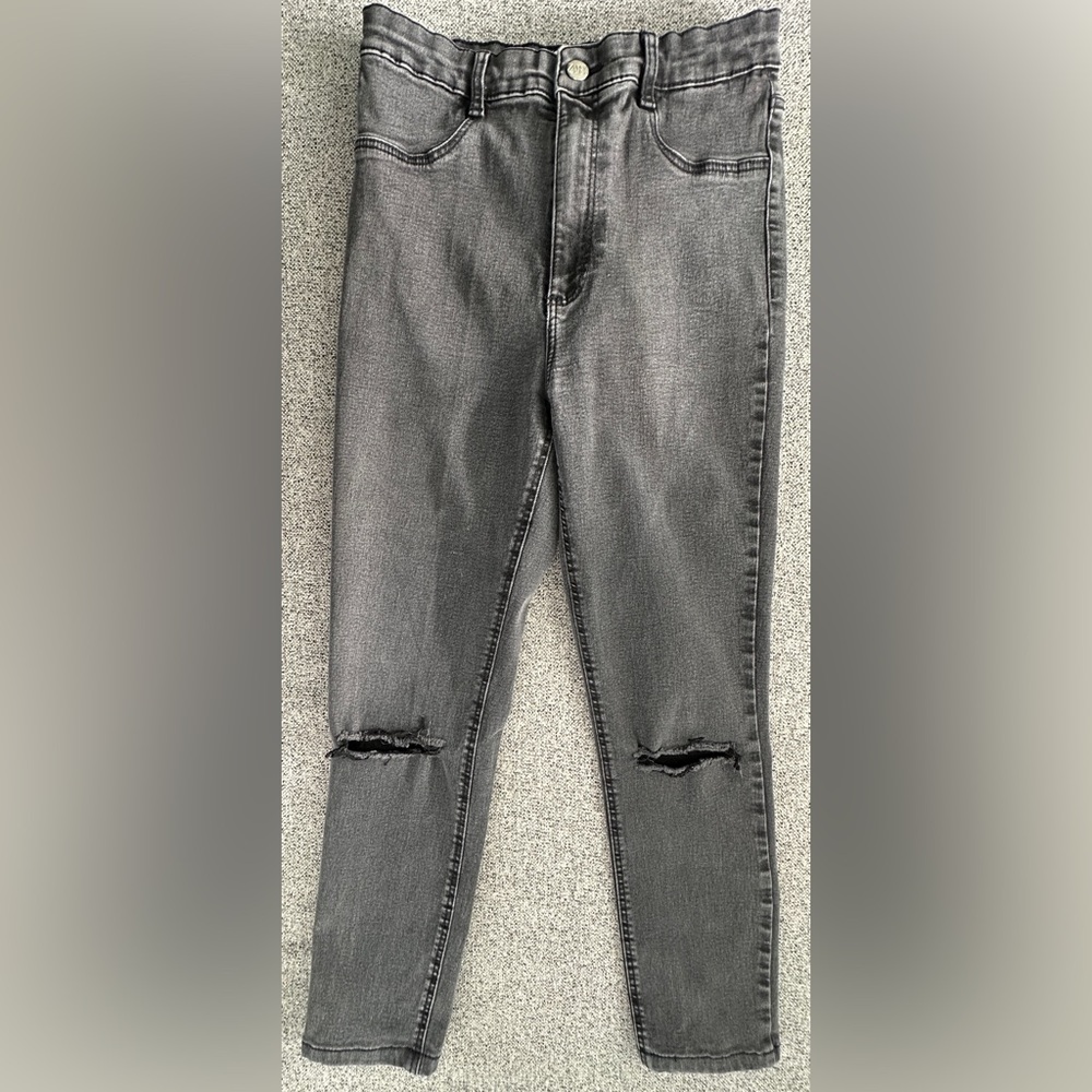 Zara women’s jeans ripped knees | color grey | size 6.